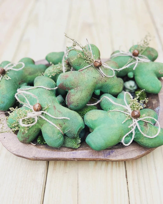 Primitive Saint Patricks Day Shamrocks -Bowl Fillers - Ornies (2)