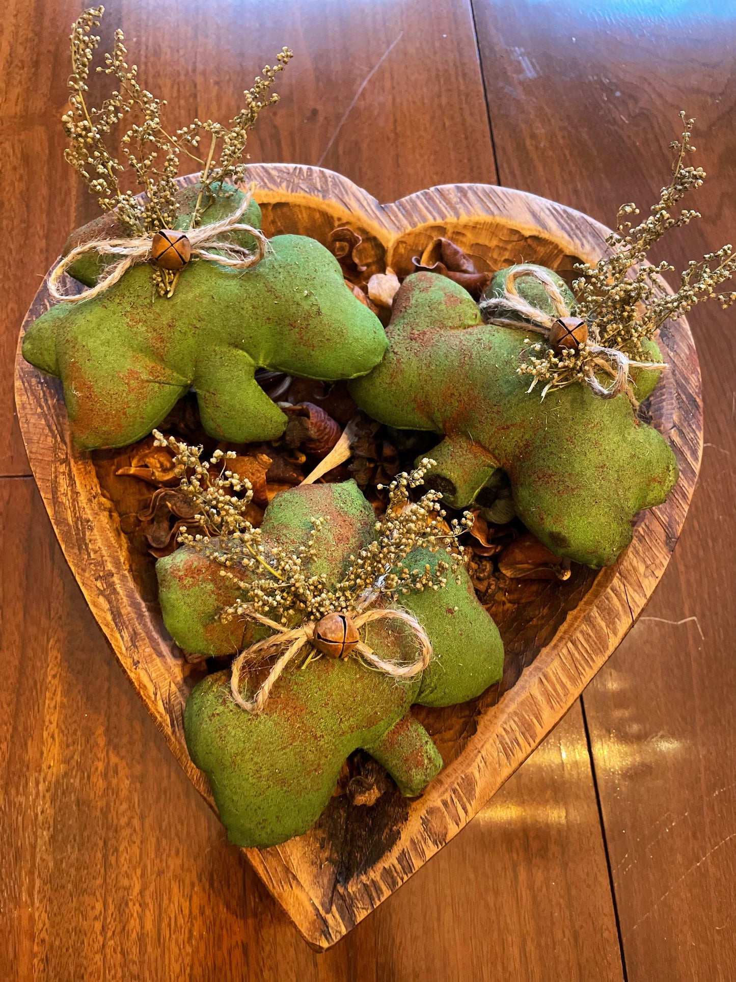Primitive Saint Patricks Day Shamrocks -Bowl Fillers - Ornies (2)