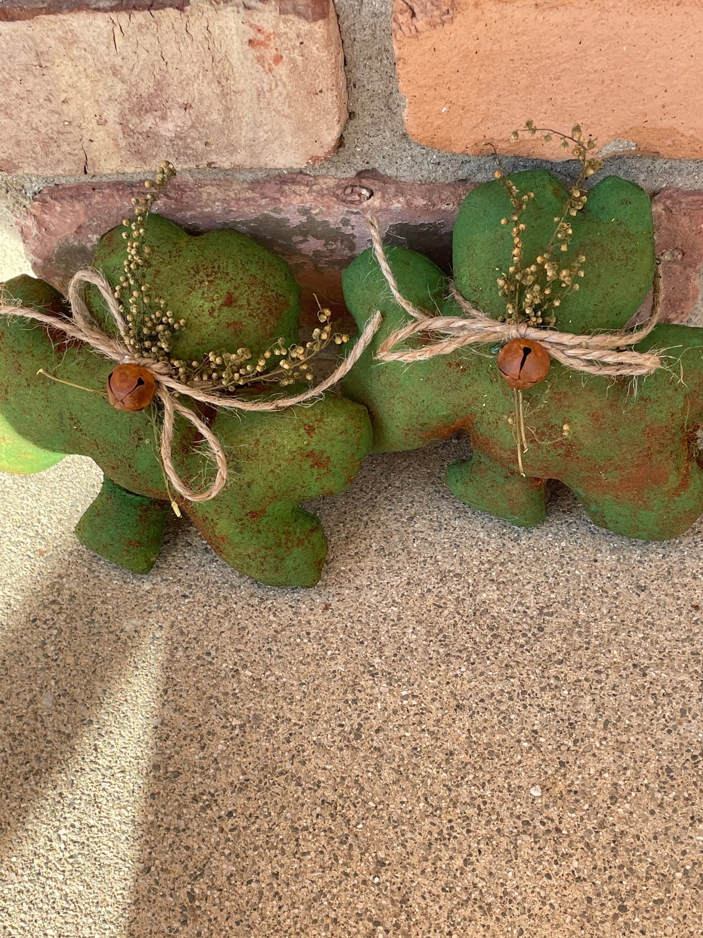 Primitive Saint Patricks Day Shamrocks -Bowl Fillers - Ornies (2)