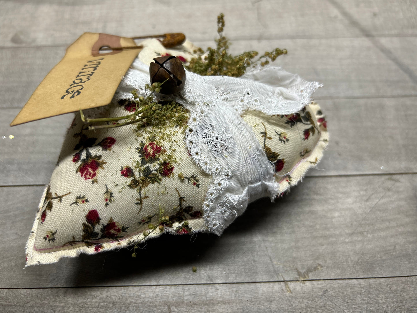 Rustic Farmhouse Valentines Day Heart, Primitive Floral Heart, Bowl Filler tiered Tray decor, Valentine’s Day Decor