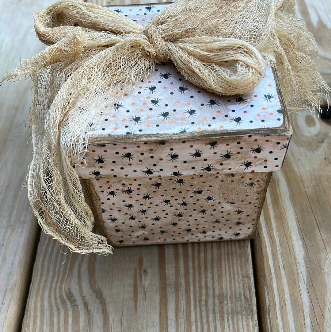 Primitive Handmade Halloween Spider Box, Halloween Paper Mache Shaker Boxes, Fall Stacking Box, Halloween Spider Decor, Spidery Decor