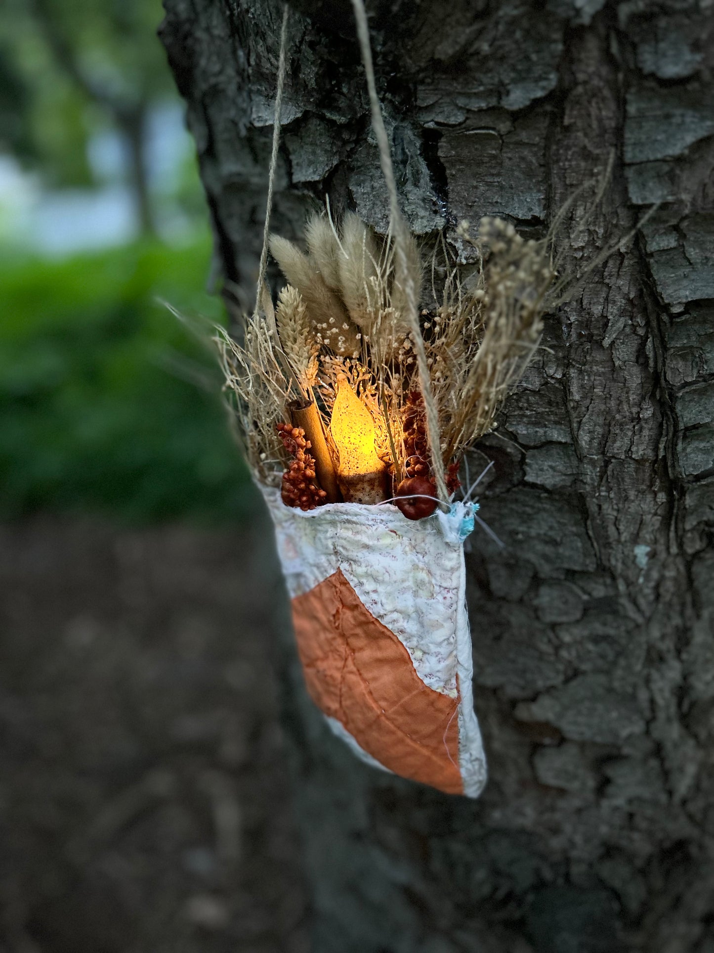 Primitive Quilted Ditty Bag ~Autumn Colonial Wall Hanging, Peg Rail Hanger ~ Fall Autumn Floral Hanging, Antique Quilted Decor