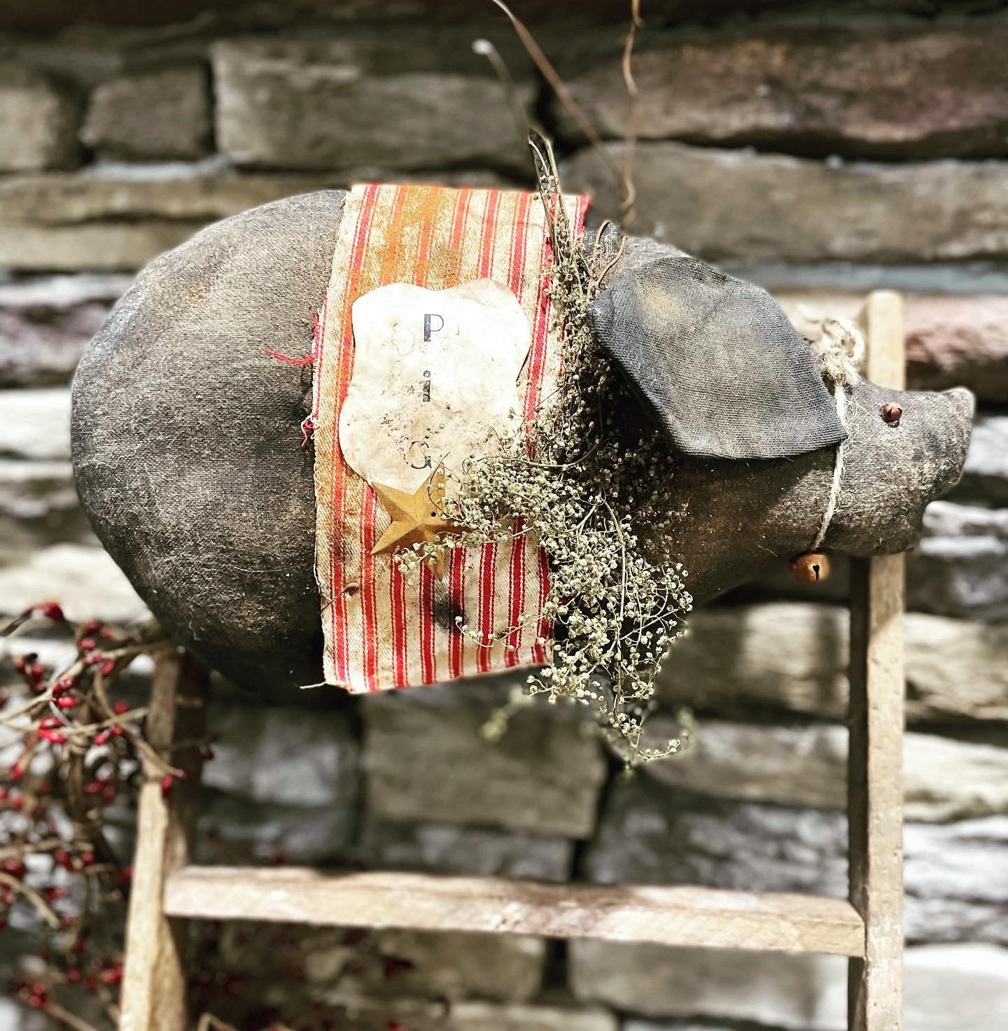 Primitive Piggy Wall Hanger Ornie - Spring Decor - Primitive Decor