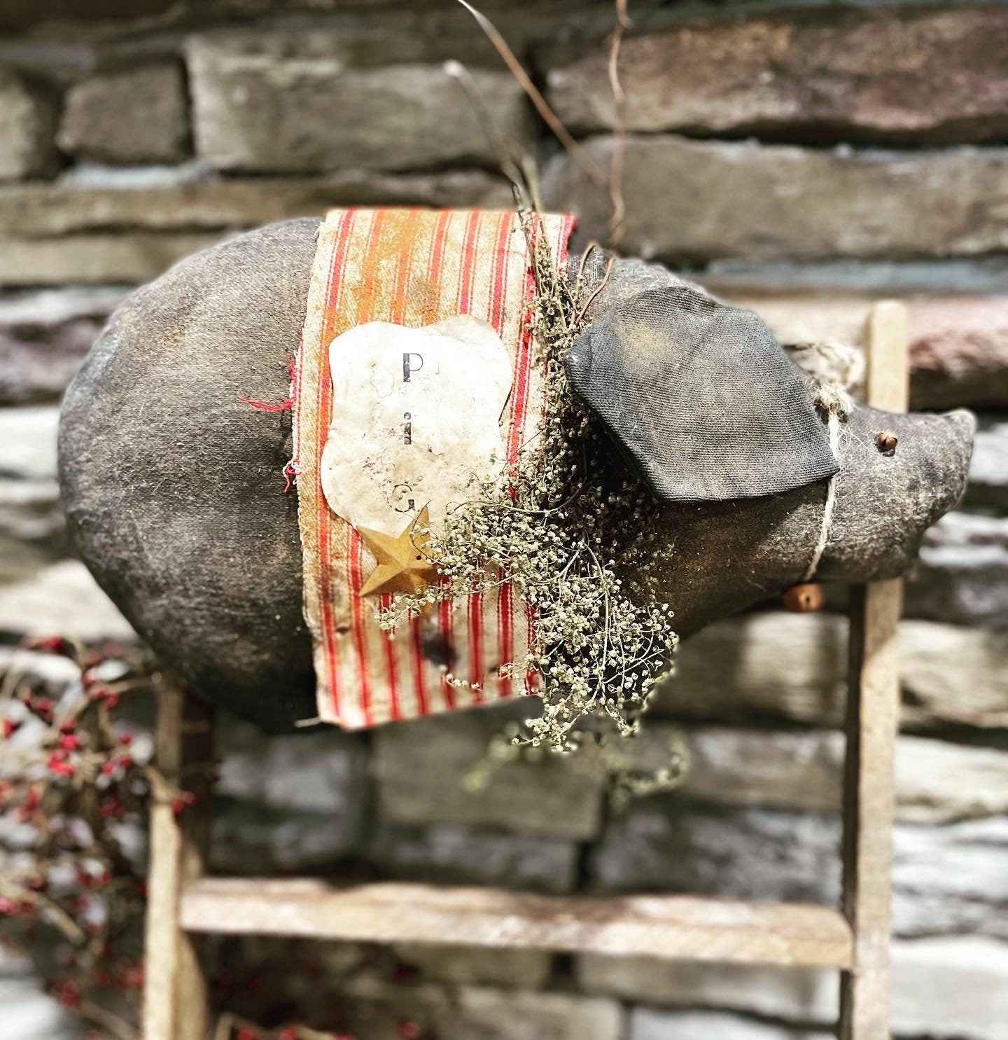 Primitive Piggy Wall Hanger Ornie - Spring Decor - Primitive Decor