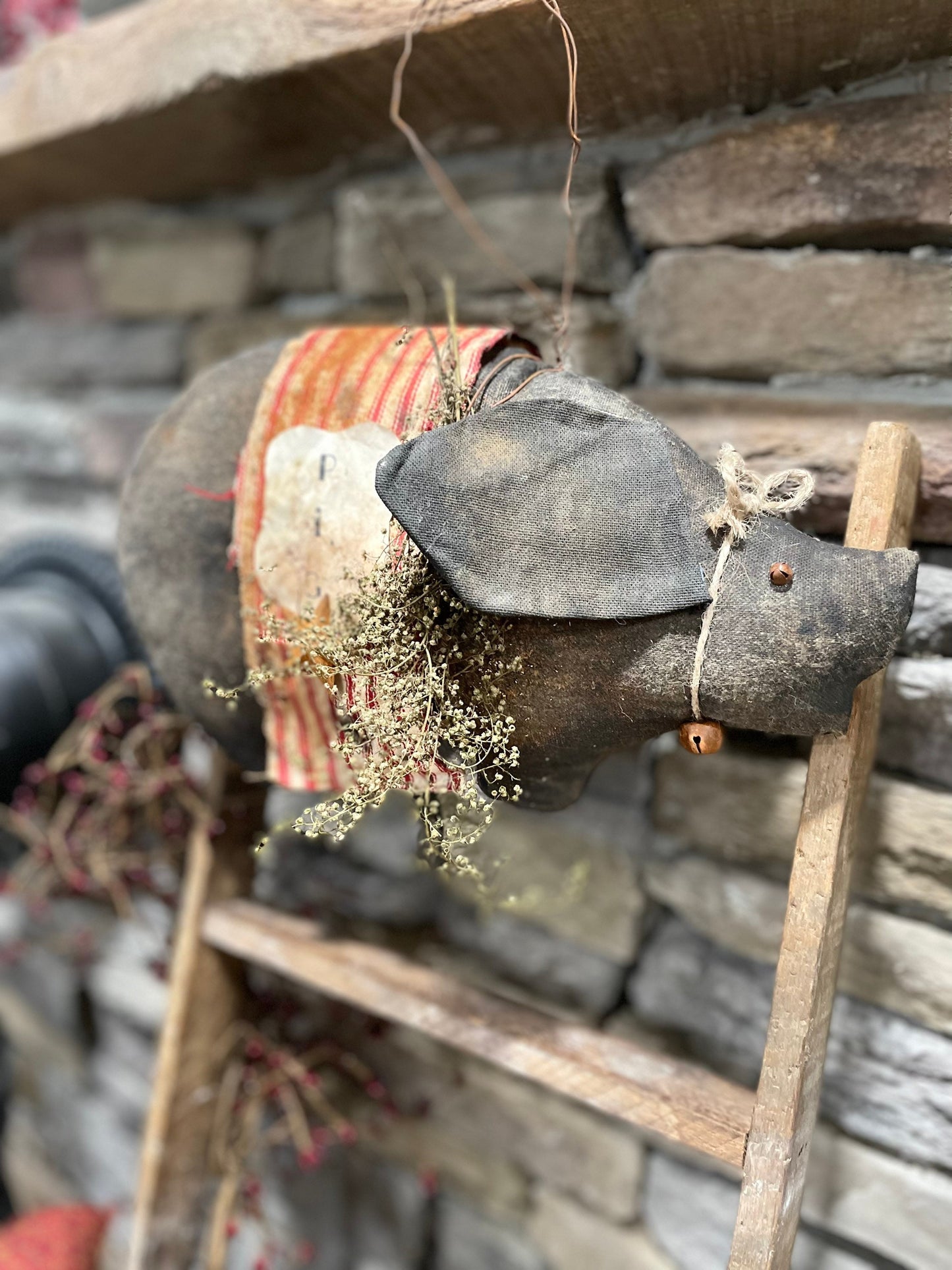 Primitive Piggy Wall Hanger Ornie - Spring Decor - Primitive Decor