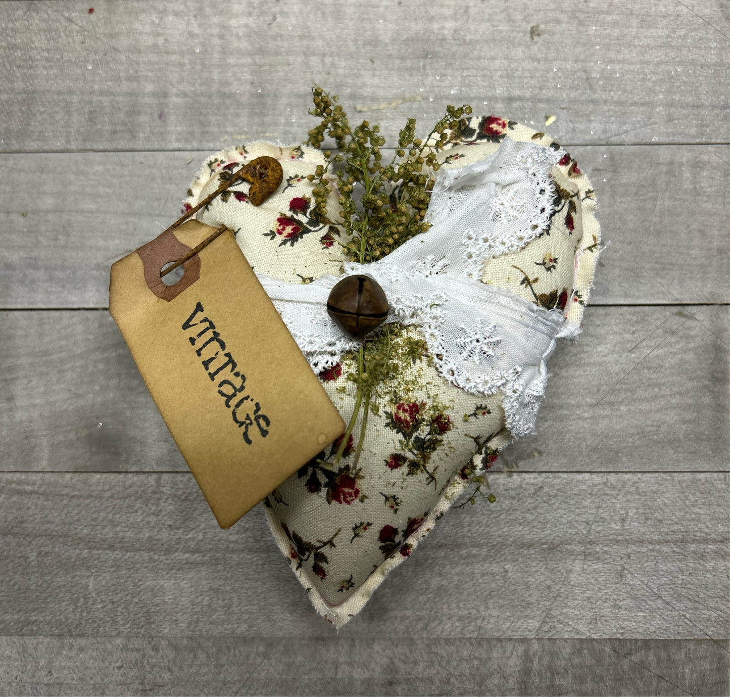 Rustic Farmhouse Valentines Day Heart, Primitive Floral Heart, Bowl Filler tiered Tray decor, Valentine’s Day Decor