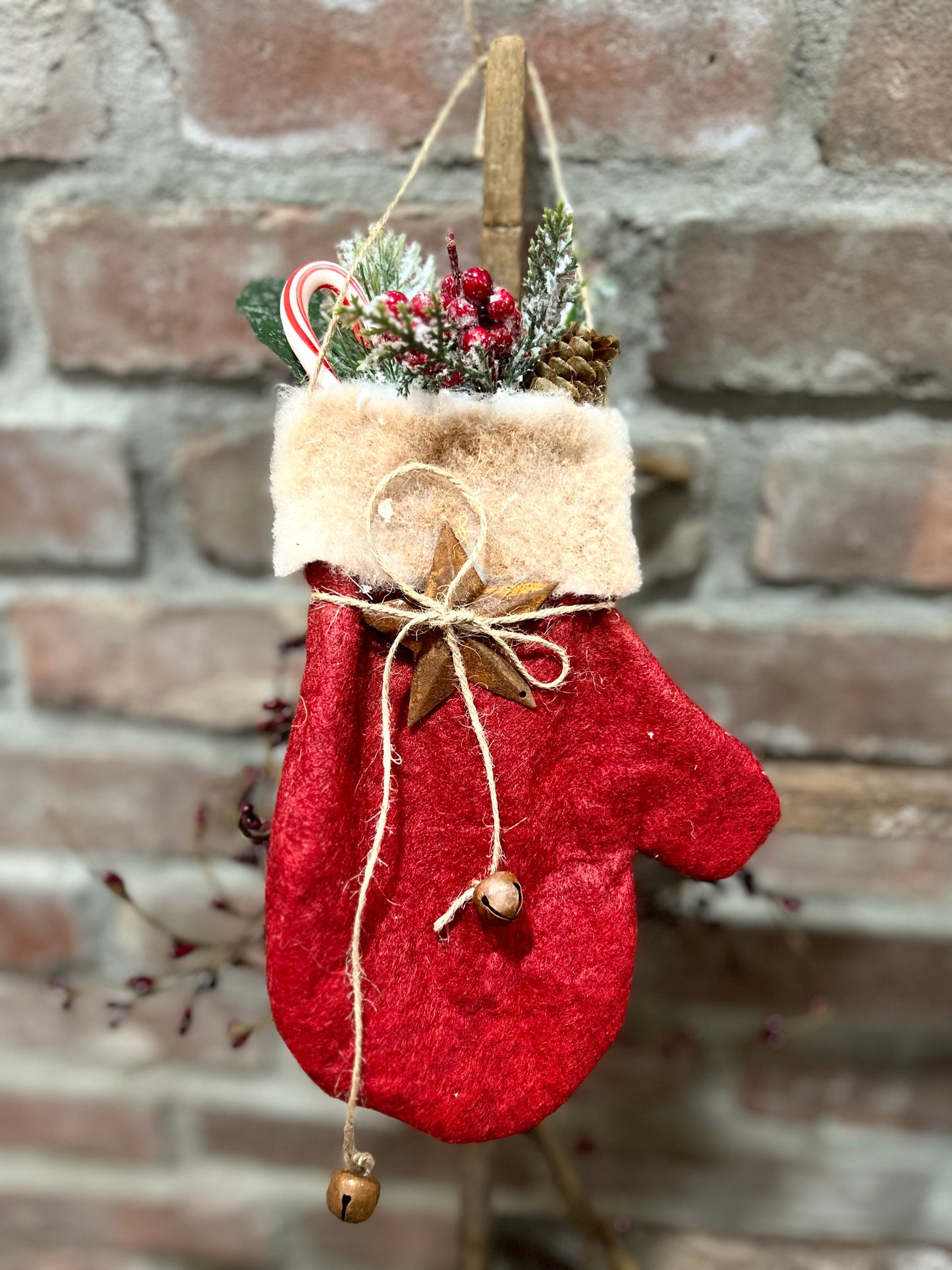 Primitive Winter Santa Claus Glove Hanging Ornament, Primitive Farmhouse Christmas Wall Decor