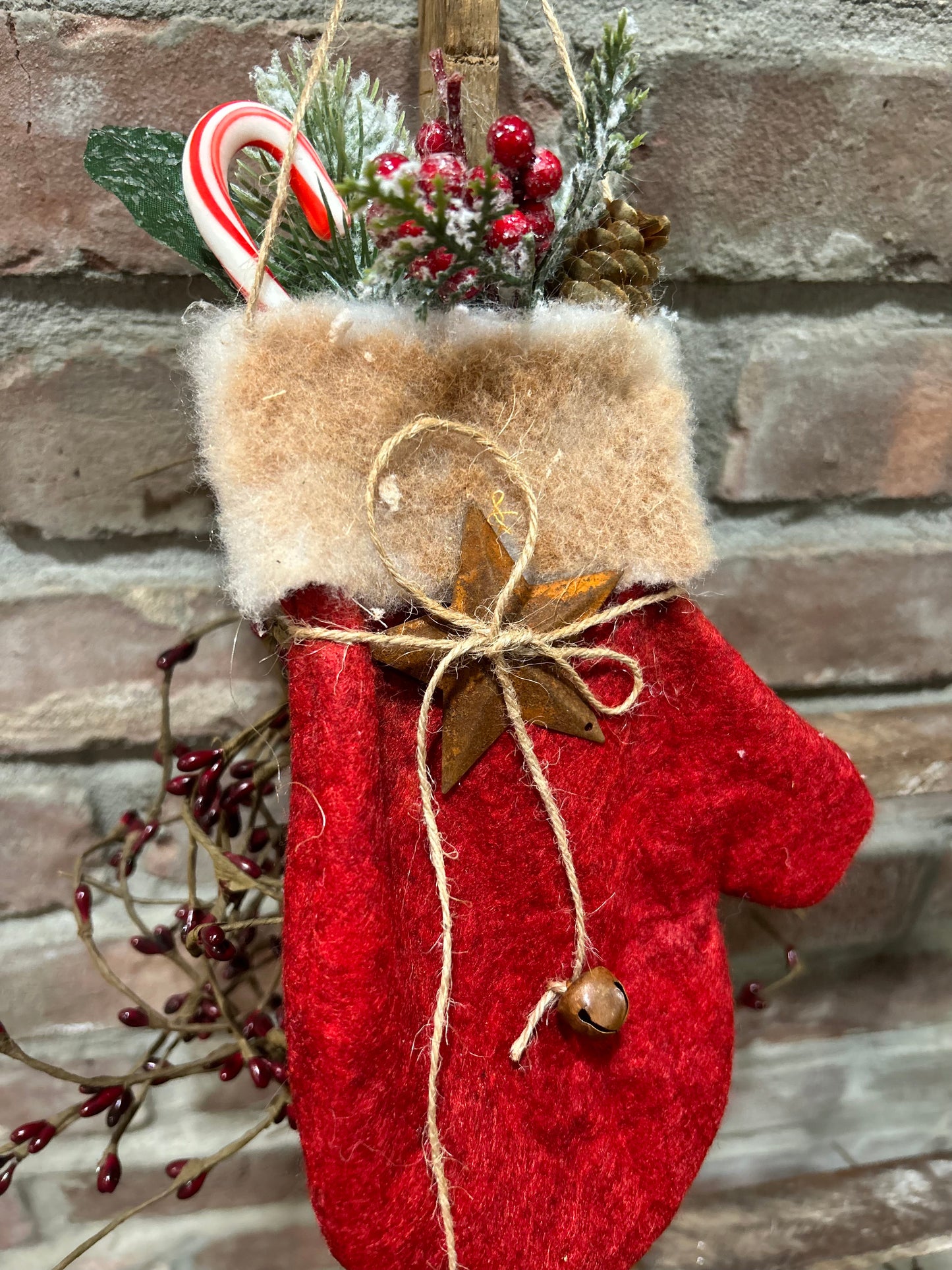 Primitive Winter Santa Claus Glove Hanging Ornament, Primitive Farmhouse Christmas Wall Decor