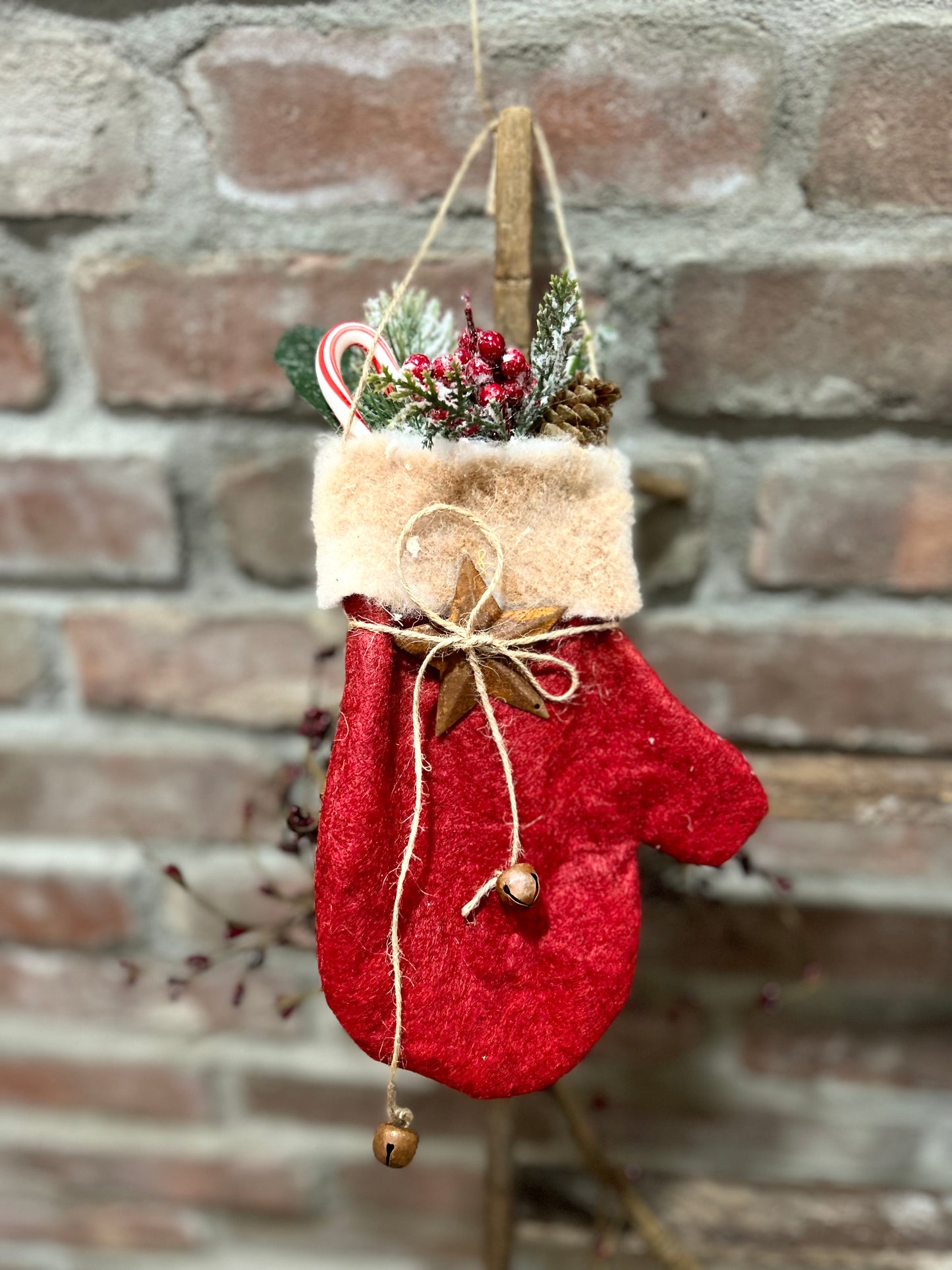 Primitive Winter Santa Claus Glove Hanging Ornament, Primitive Farmhouse Christmas Wall Decor