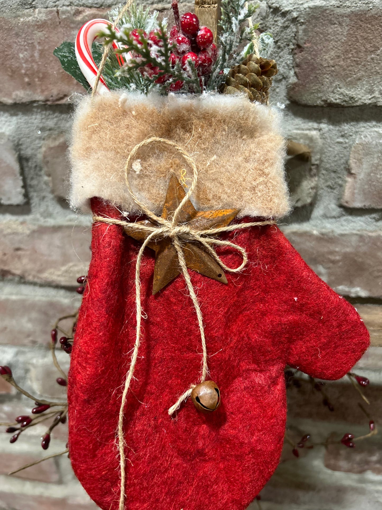 Primitive Winter Santa Claus Glove Hanging Ornament, Primitive Farmhouse Christmas Wall Decor